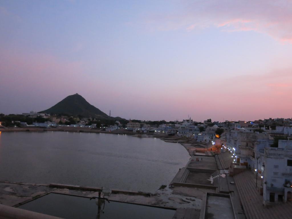 Hotel U-Turn Pushkar Habitación foto